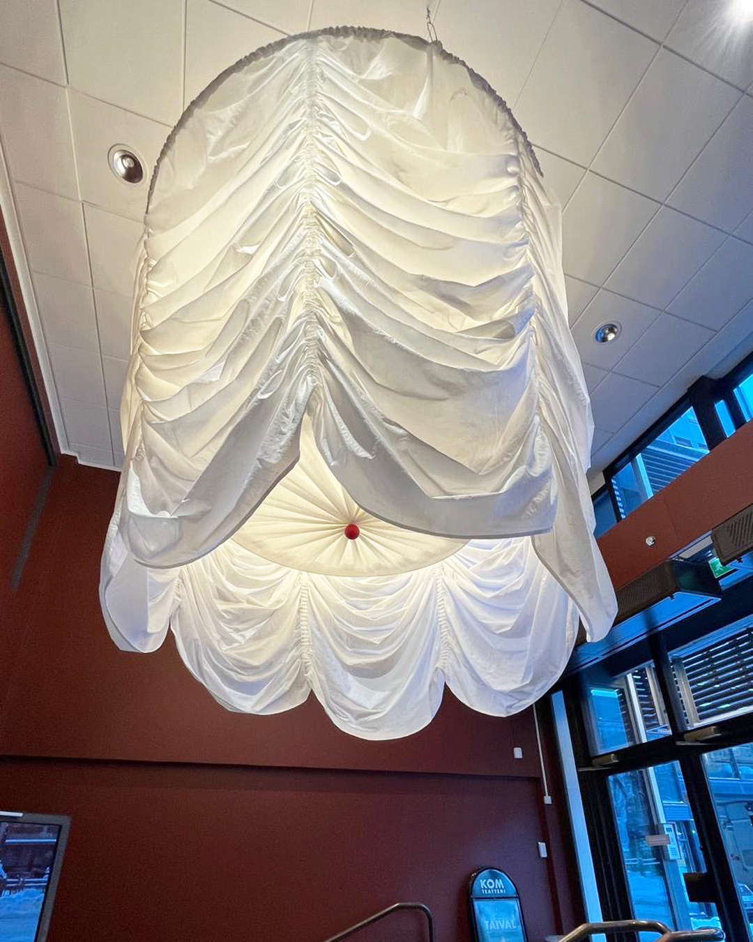 Kom-teatteri valaisin